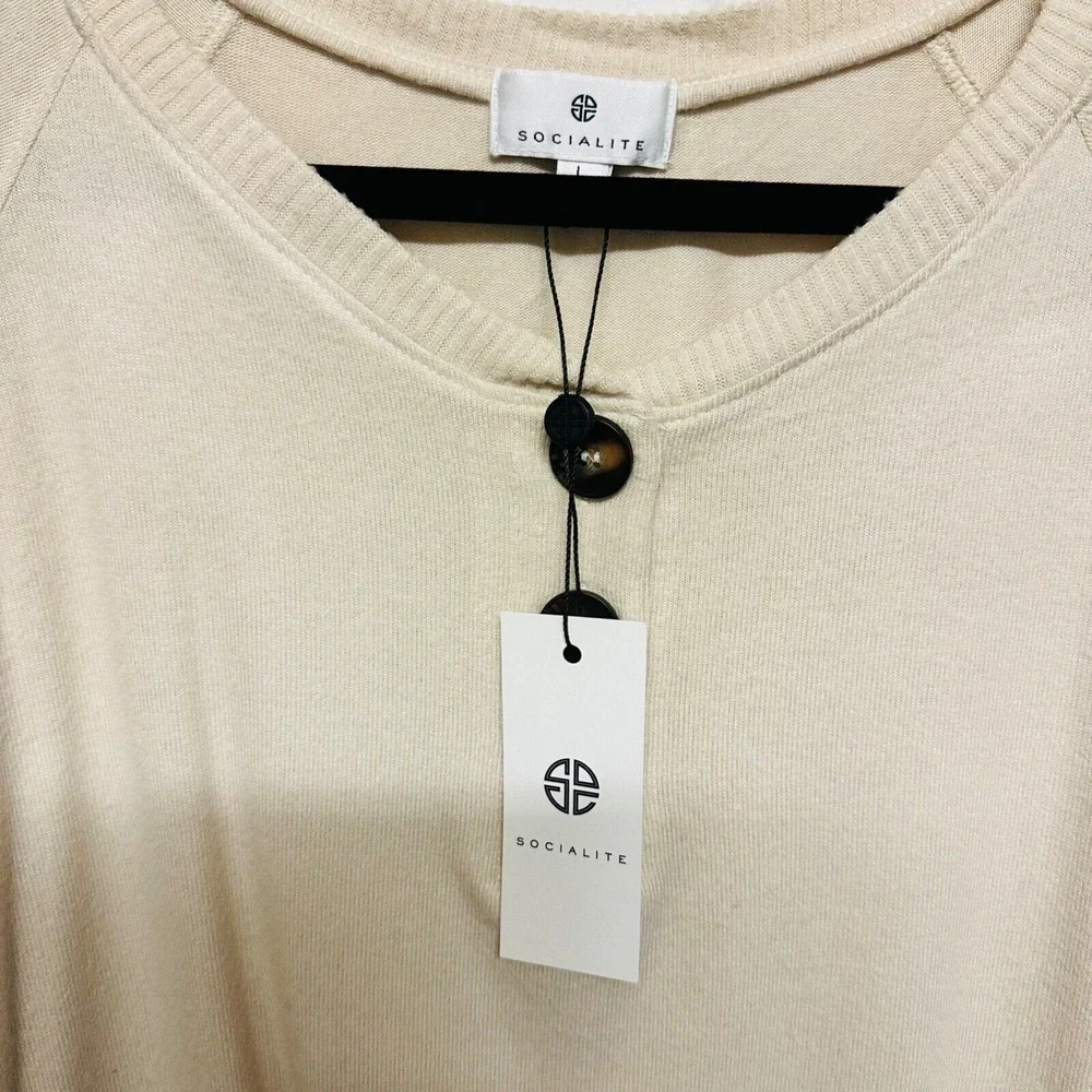 Socialite Women Ivory Pullover Sweater Large NWT Boatneck‎ Buttons